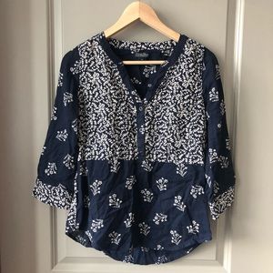 Like new! Lucky Brand navy and white top